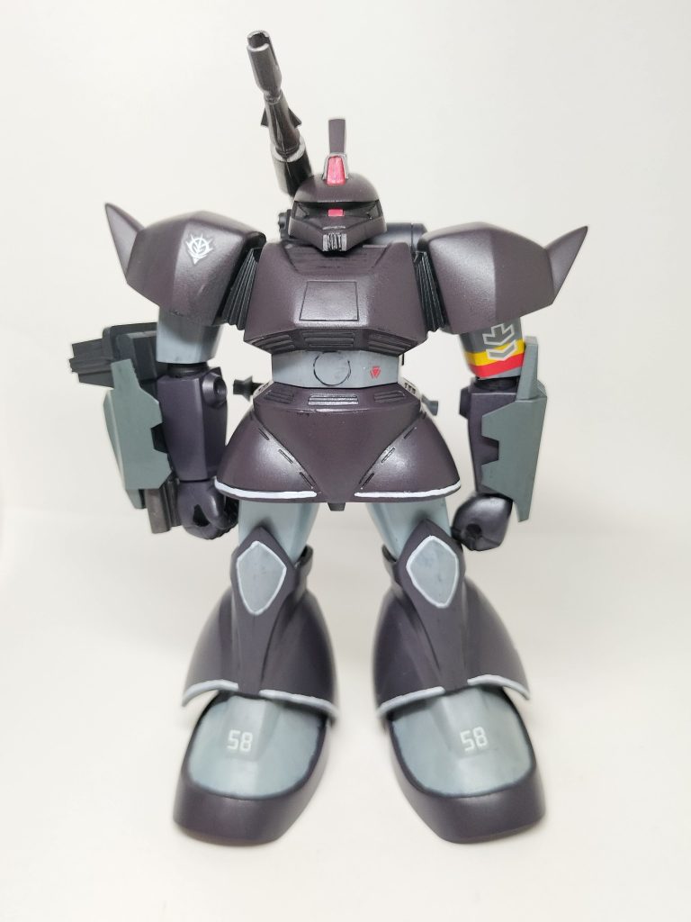 白のラインは手書きで頑張りました(gundam-kao5)真っすぐに塗るのムズすぎです(gundam-kao9)