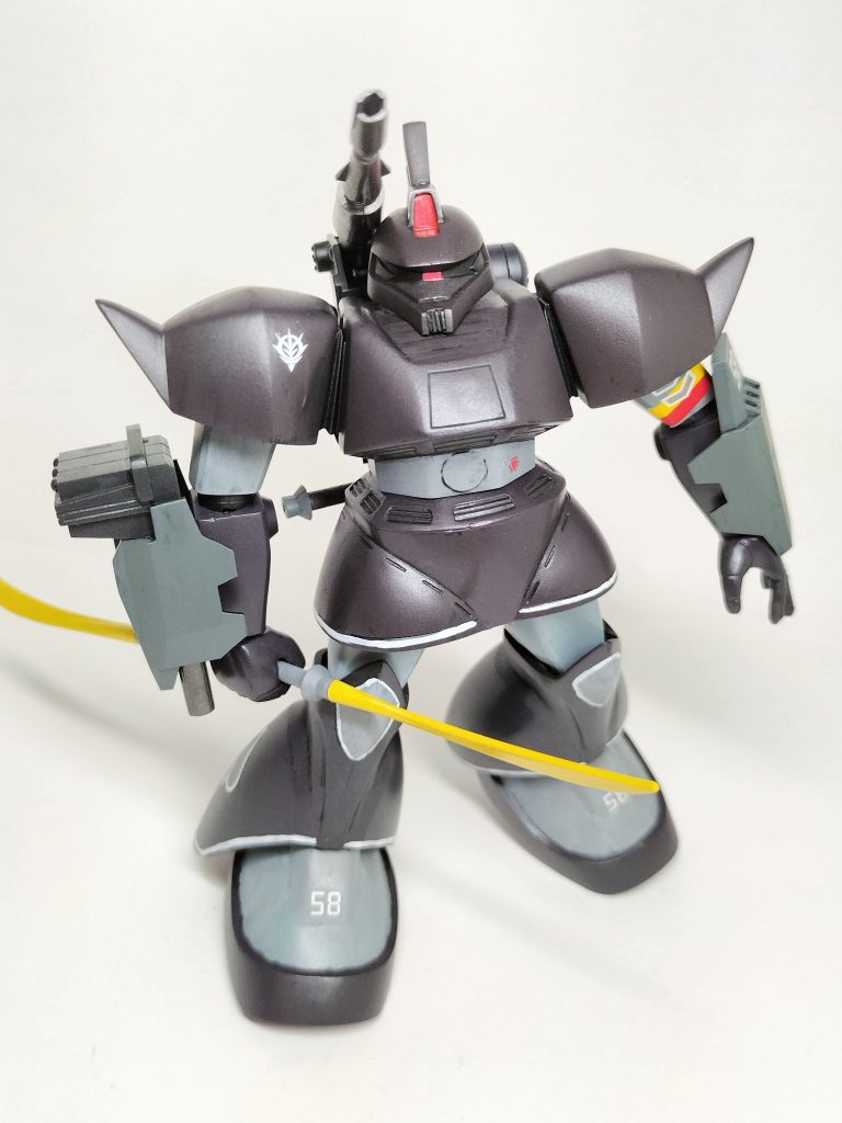 ビームナギナタでポージング(gundam-kao6)関節プラプラにつきこれが限界です(gundam-kao5)