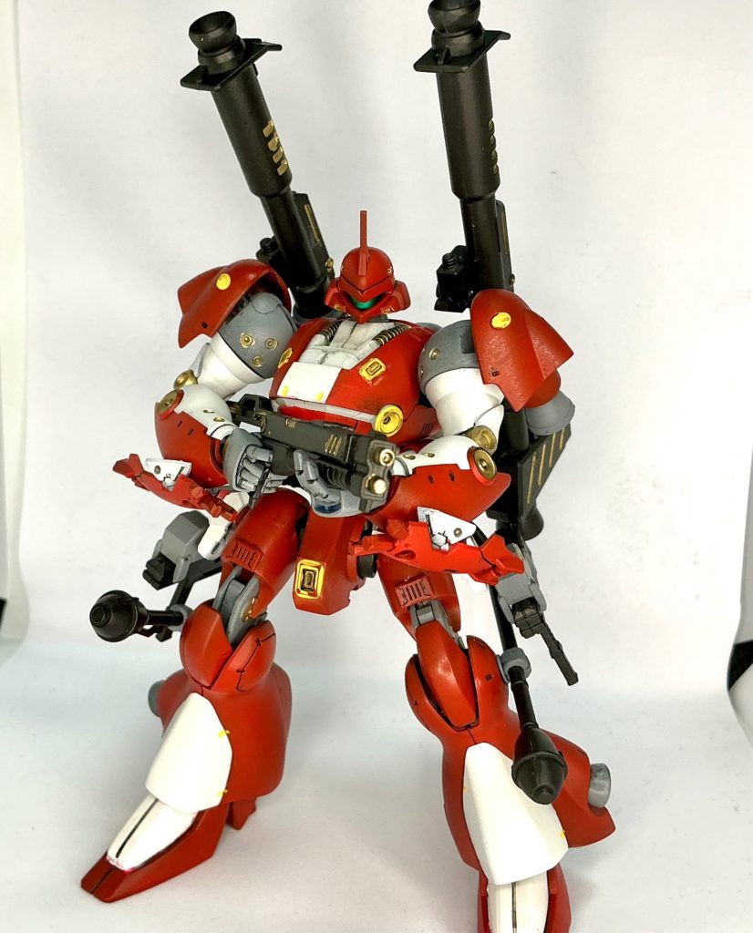 機体自体は肩と足パーツを変更しました。また、元々の武装にプラスして境界戦線の武器も追加しました。