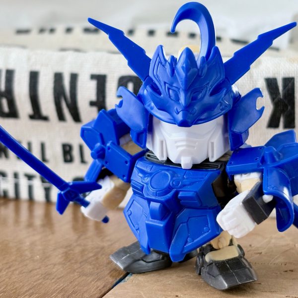 アレックスのフル可動化は済んだので、次は影荒烈駆主の鎧を装備させてみる(gundam-kao6)ボールジョイントを仕込んだおかげでパケのポーズも取れそう♪（4枚目）