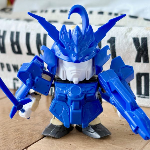 アレックスのフル可動化は済んだので、次は影荒烈駆主の鎧を装備させてみる(gundam-kao6)ボールジョイントを仕込んだおかげでパケのポーズも取れそう♪（5枚目）