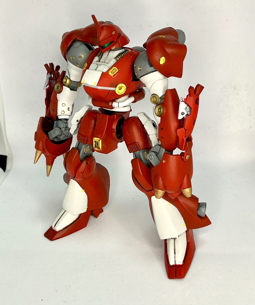 余った肩アーマを再利用して近接格闘用のナックルにしました。