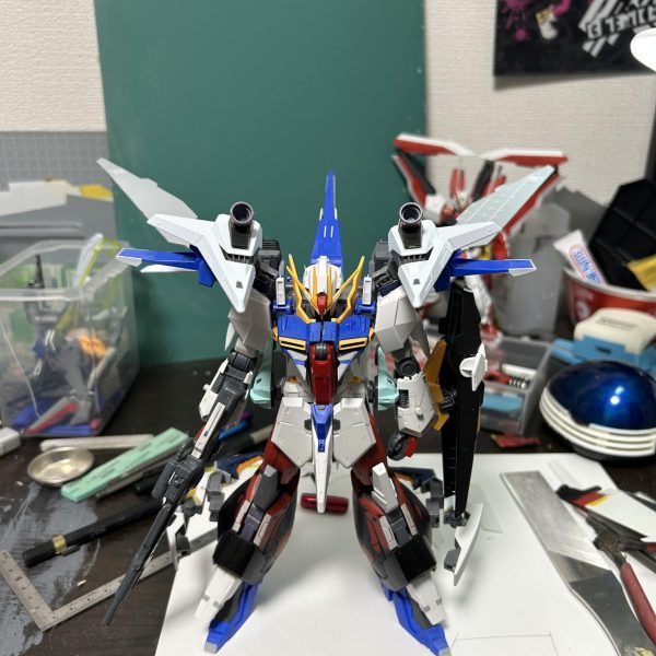 かなり久々の投稿です完成は未定ですけど今はリントヴルムをいじってます。改造のイメージはリントヴルムのミノフスキークラフトを試験的に用いた、空中戦闘能力強化プランです。初の改造（ミキシング）ですが、なんとかここまで来ました。完成するといいな、、、&nbsp;（3枚目）