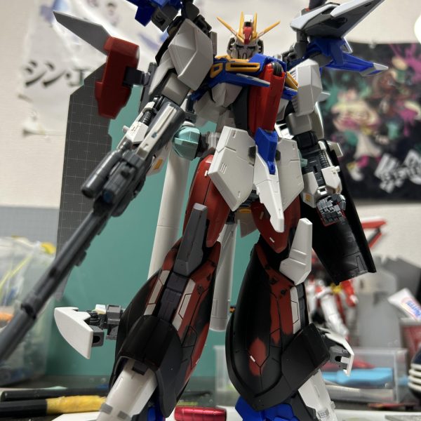 かなり久々の投稿です完成は未定ですけど今はリントヴルムをいじってます。改造のイメージはリントヴルムのミノフスキークラフトを試験的に用いた、空中戦闘能力強化プランです。初の改造（ミキシング）ですが、なんとかここまで来ました。完成するといいな、、、&nbsp;（5枚目）
