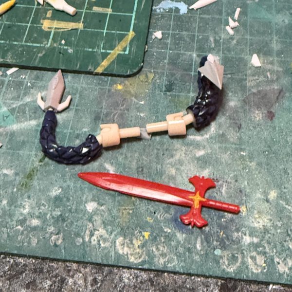 BB戦士のサタンガンダムをベースにネオブラックドラゴンを制作中です。だいぶ出来上がりましたが、大きな羽等まだ面倒な箇所が残っていて完成が見えません(gandam2)💦（3枚目）