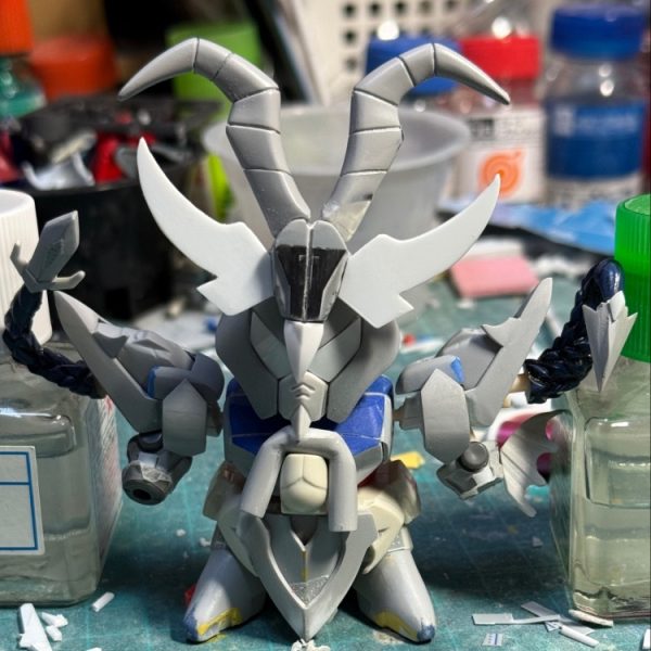 BB戦士のサタンガンダムをベースにネオブラックドラゴンを制作中です。だいぶ出来上がりましたが、大きな羽等まだ面倒な箇所が残っていて完成が見えません(gandam2)💦（1枚目）