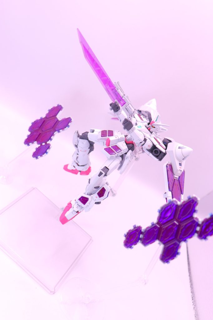 ・ビームガンブレードガンモード吸収したエネルギーを放出し、高出力のビーム攻撃が可能。