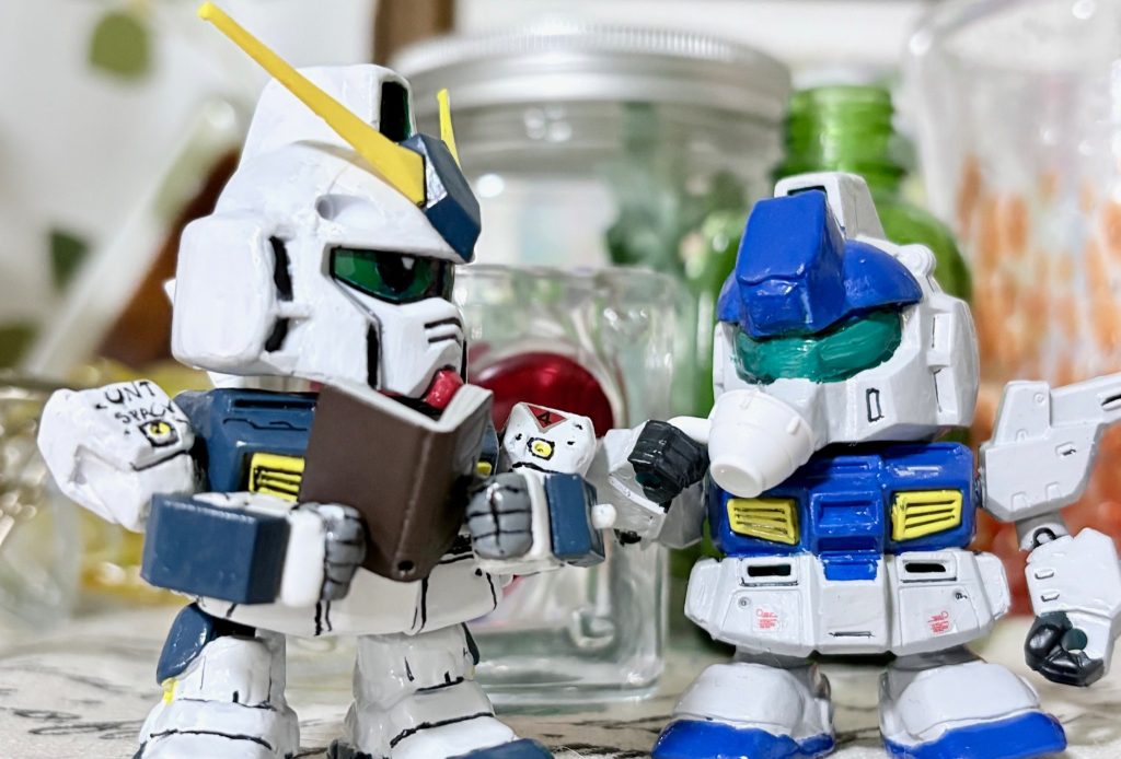 そこへ、ルームメイトのジムカスタムがコーヒーを飲みながら現れた。そろそろコーヒーブレイクの時間だ。