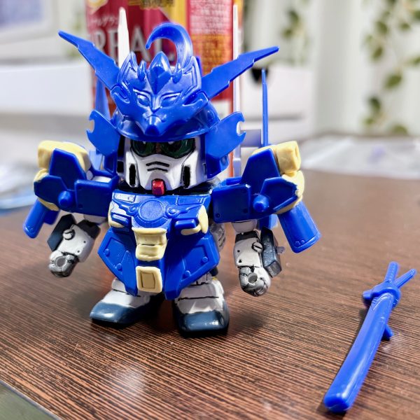 せっかくだから、もっとゴテゴテした感じにしてみた。一部の装甲はパテでディティールアップし、本物の荒烈駆主より強そうな印象にさせてみる。（2枚目）