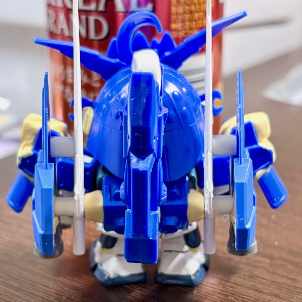 せっかくだから、もっとゴテゴテした感じにしてみた。一部の装甲はパテでディティールアップし、本物の荒烈駆主より強そうな印象にさせてみる。（3枚目）