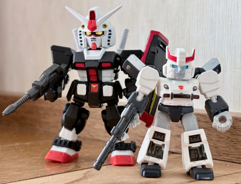 作品名：モビリティジョイントのライバル出現⁉<p>最近買った「トランスフォーマーブロッキーズ」のプロール（白い方）とアイアンハイド（赤い方）。 サイズはモビリティジョイントより一回り小さいが、可動はほぼ一緒で値段はモビリティジョイントの半分の税込み330円とコスパが良い [&hellip;]</p>
