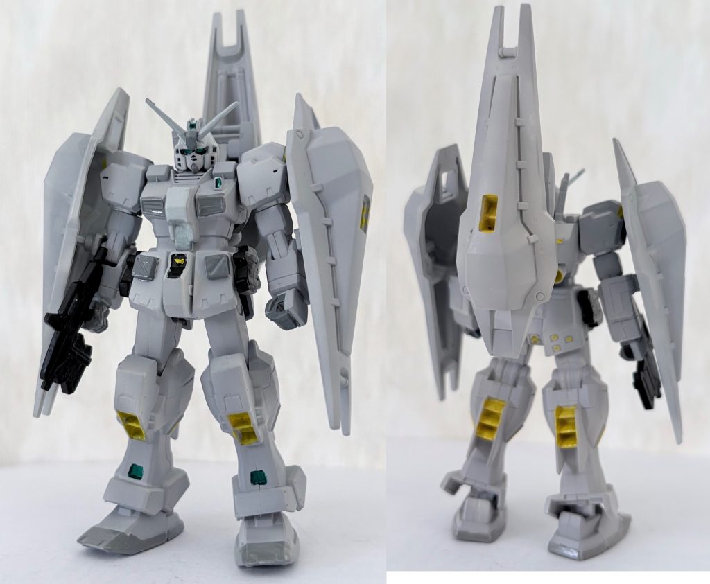 フロントビューとリアビュー。合わせ目消しや後ハメ加工を行った後、サフ吹きした。カラーリングはゼータプラスやG3のようなグレーを基調にしたロービジ仕様で塗装した。