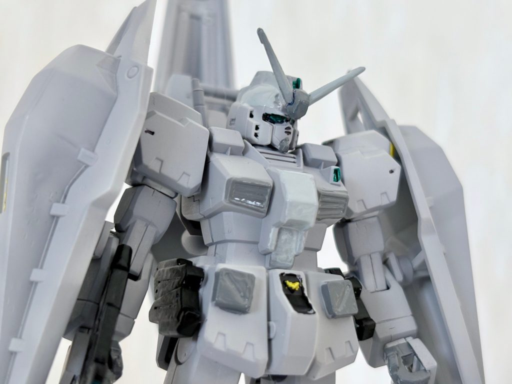 元々ジャンク品でブレードアンテナが欠品していたため、オリジンガンダムのアンテナを代わりにくっつけた。