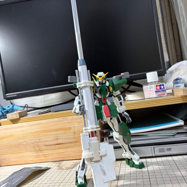 フラッグと同時進行でガンダムデュナメスも制作して行きます。まずは高高度狙撃ライフルをフルスクラッチしてゆきます。（1枚目）