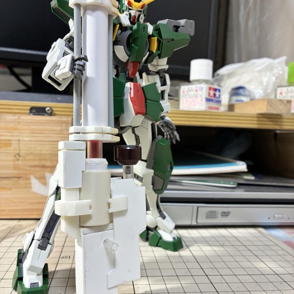 フラッグと同時進行でガンダムデュナメスも制作して行きます。まずは高高度狙撃ライフルをフルスクラッチしてゆきます。（4枚目）