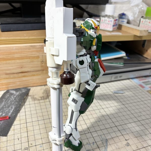 フラッグと同時進行でガンダムデュナメスも制作して行きます。まずは高高度狙撃ライフルをフルスクラッチしてゆきます。（5枚目）