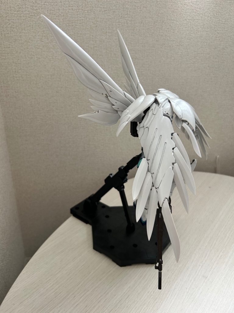 角度によって偶然隠れる本体