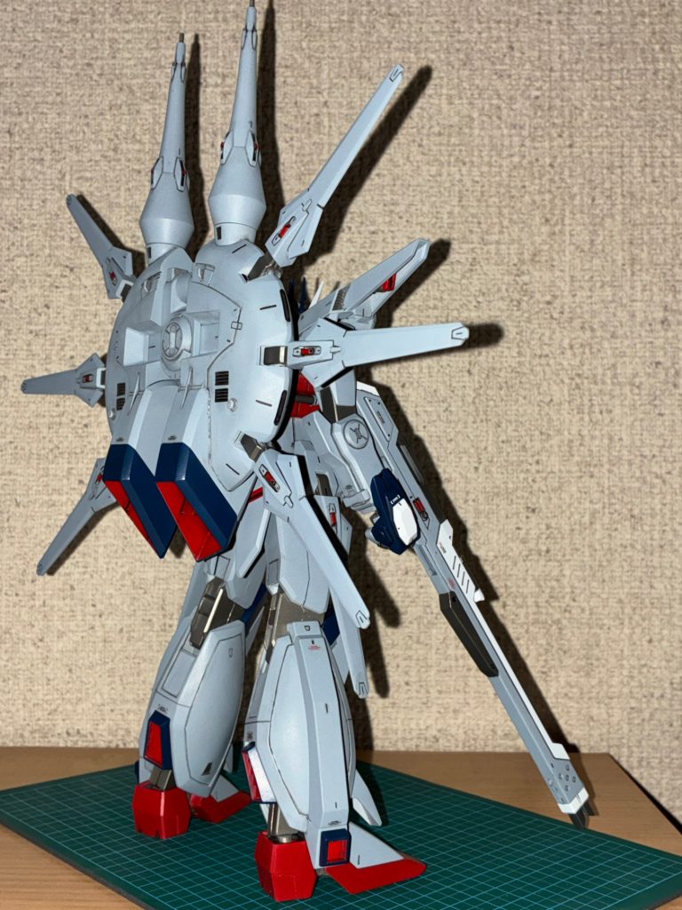 プラットフォームを少し大型化以前のプロヴィデンスと同じくドラグーンが曲がっていましたので修正しました脚の延長に合わせてスラスターも伸ばしました