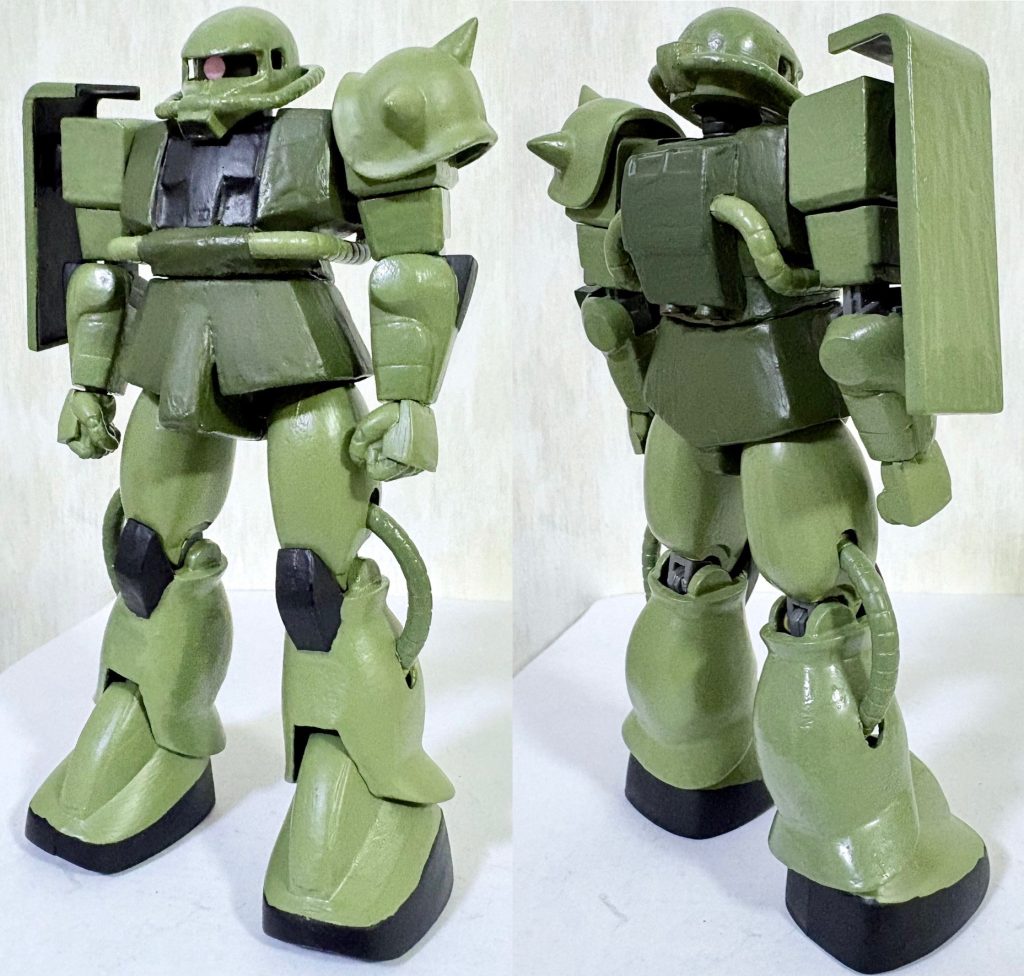 フロントビューとリアビュー。本キットはMSV後期にリリースされたモノで、マインレイヤーかノーマルザクのいずれかを選択して組み立てる事が可能。以前リバイブ版シャアザクを素体にマインレイヤーを作ったのと、これまでの旧キット改造の総ざらいとしてあえてノーマルザクを作る事にした。バーニアはコトブキヤのモノをくっつけてディティールアップした。