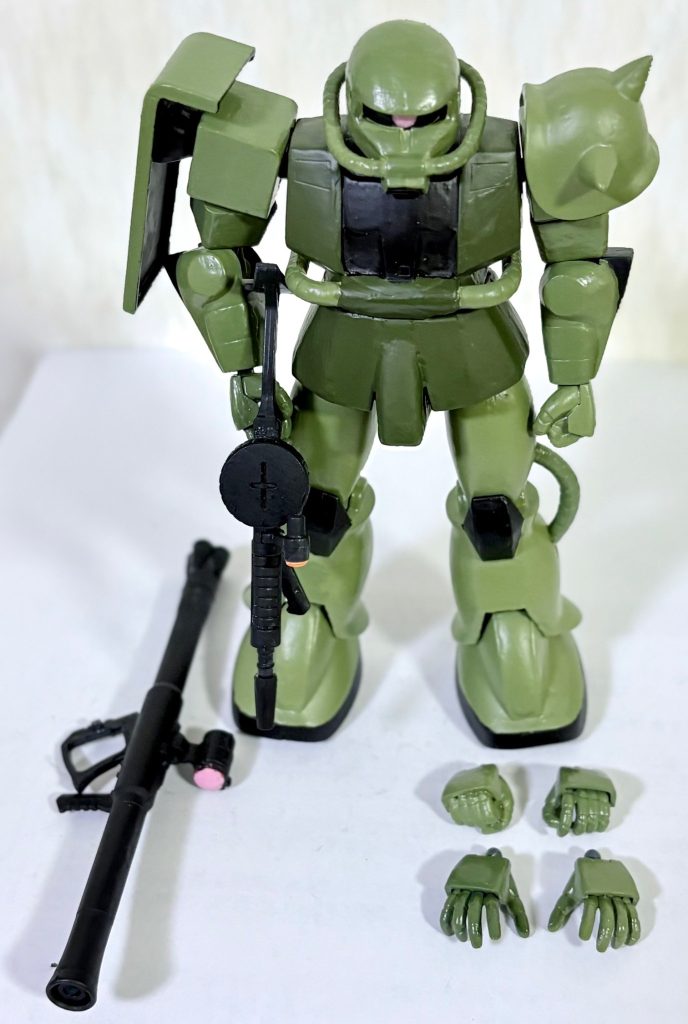 セット内容。武器はザクマシンガンとザクバズーカをリバイブ版から流用。ハンドパーツはコトブキヤの「M.S.G モデリングサポートグッズ ハンドユニット 丸指ハンドA」 を流用して若干加工した。