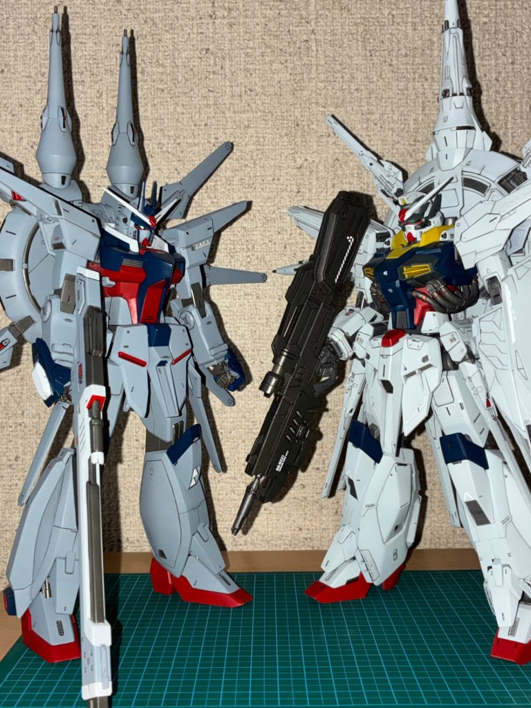 全高を合わせるためにいろいろ伸ばしました(首、胴、脚)全高、大型ドラグーンそれぞれ1cm程度伸びてますアンテナをプロヴィデンスに揃えて伸ばしました