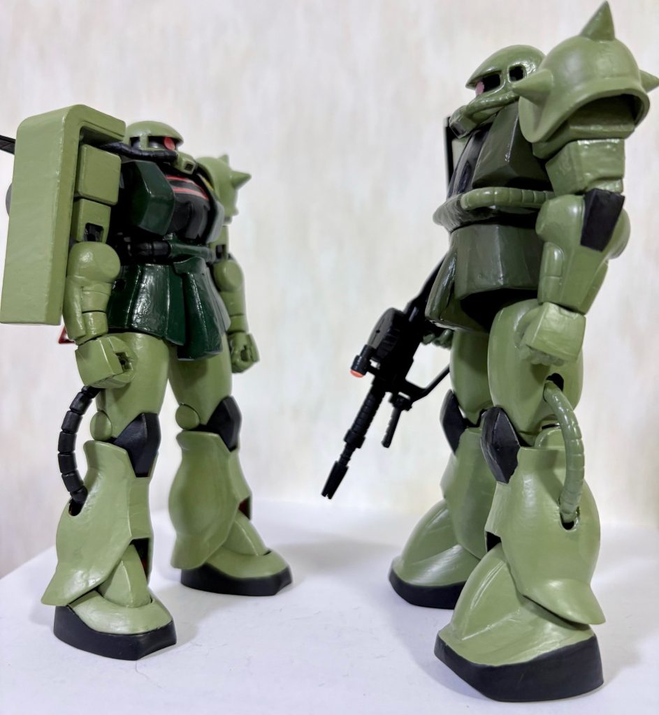 同じ1/144とは思えないくらいデカい・・・(zaku-kao4)