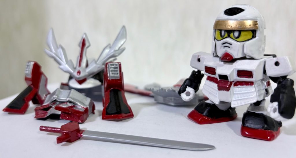 鎧を解いた状態。軽装タイプは「ガンダムロールアウトカラー」を参考に塗装した。