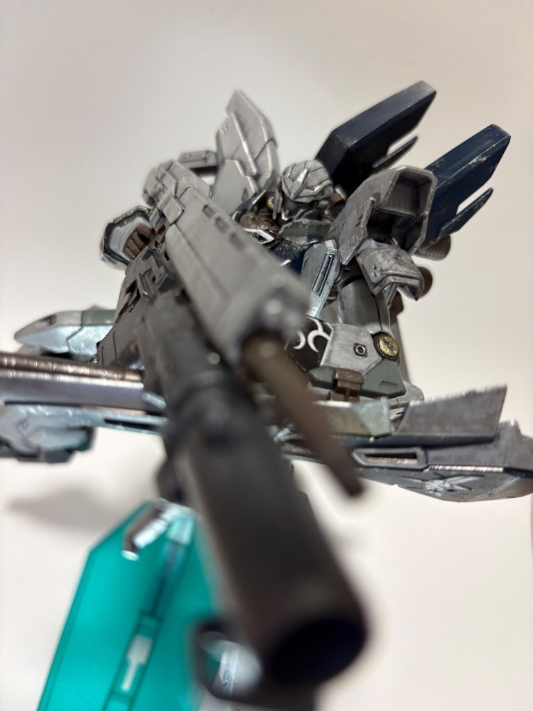 ドカァン‼️のポーズ(gundam-kao7)もうサイッコウ！！やべぇ。昇天しちゃうぅ❤️やっぱこれですよね。もうこれをするために作ったようなもんですよ。膝にアクセントで金をいれたのよかったなぁ(gundam-kao3)