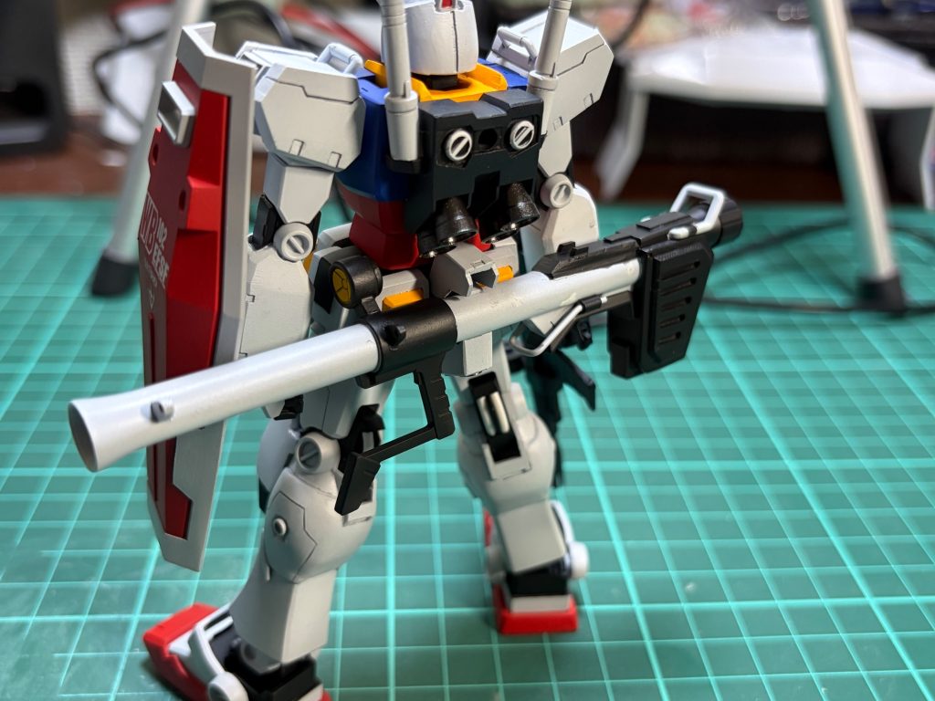バズーカは腰にマウントできます。MG verKa参考にしました。