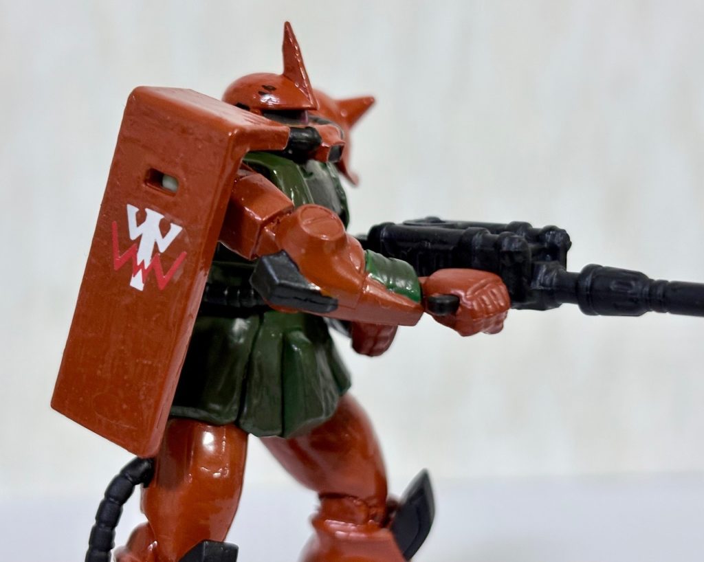 シールドの紋章はマインレイヤーに付属していたデカールをそのまま貼った(zaku-kao5)