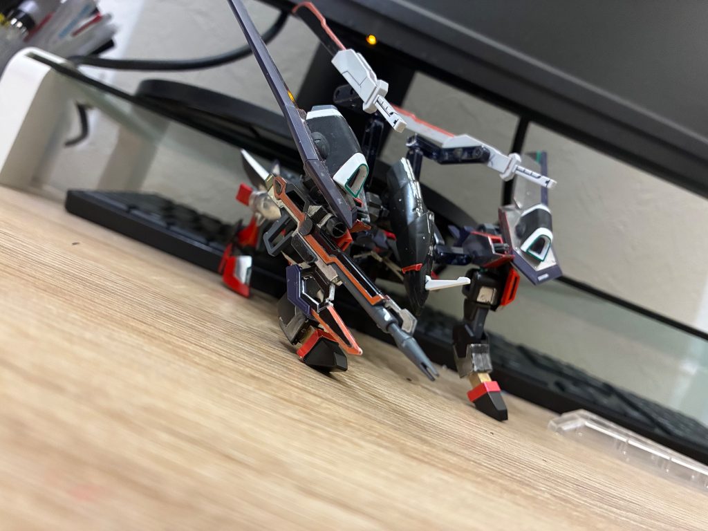 ガイアと同じバクゥのようなモビルアーマー形態があり、この形態だとミラージュコロイドもつかえる可能性があるらしい