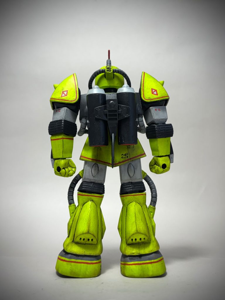 機体色はアクリルガッシュのフレッシュグリーンです。狙っていた色味とは異なったので何度か塗りなおそうかとも思ったのですが、塗り切りました。バスクリンみたいな色合いです。