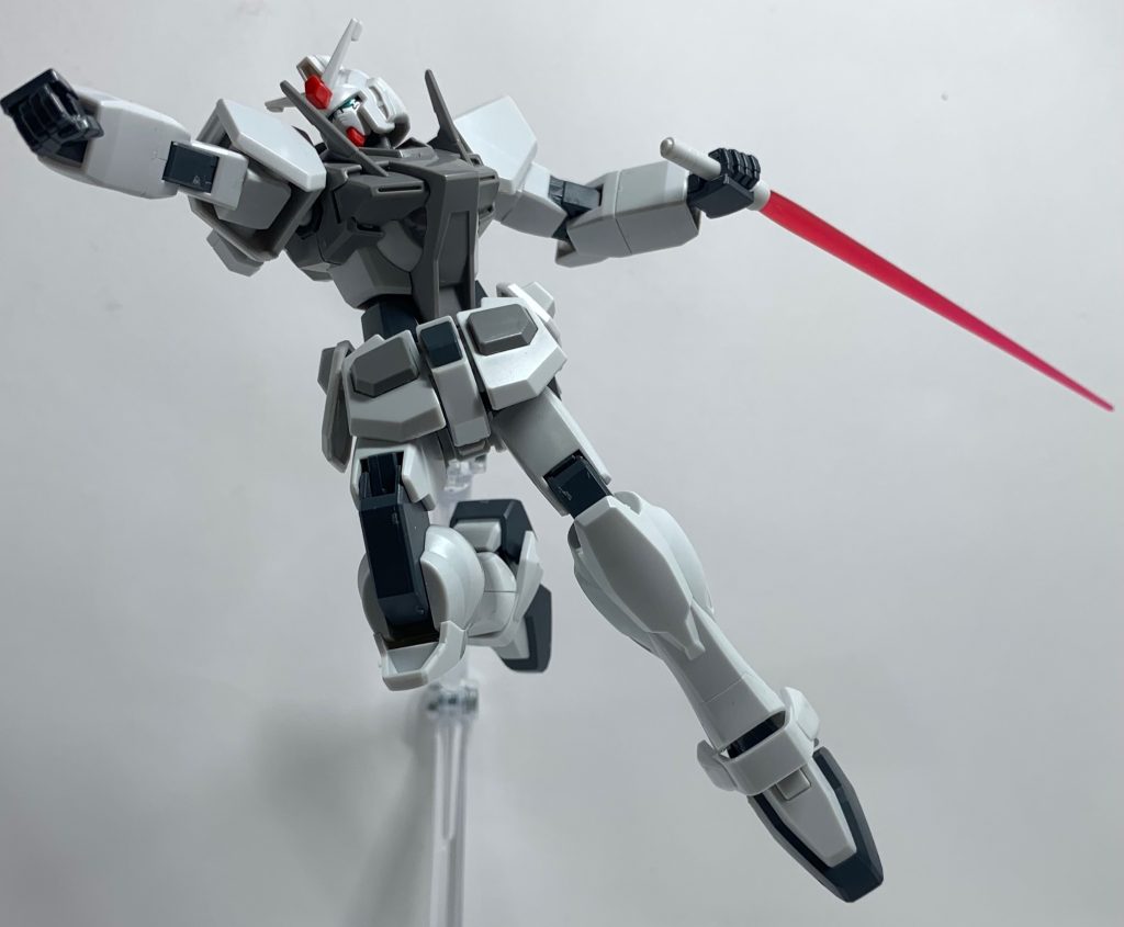初代といえばのポージングで※こちらの0ガンダムにはサーベルエフェクトは付属していないので他のキットから持ってきています。