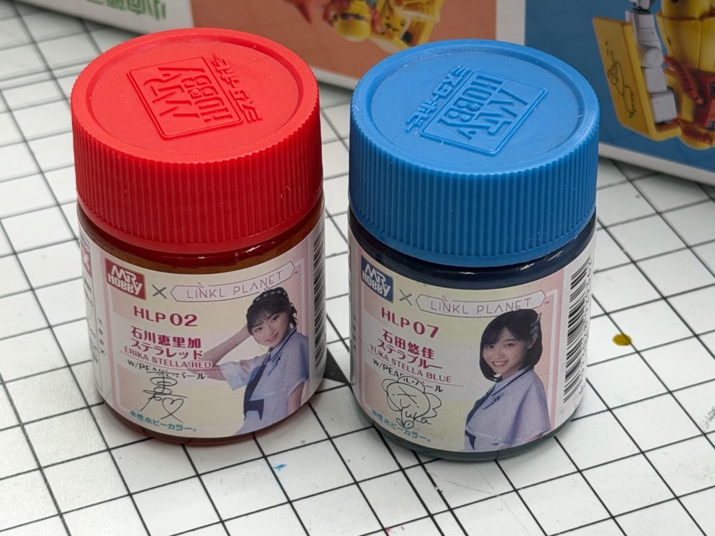 両肩には歴代矢島模型店スタッフ専用カラー塗料を使用