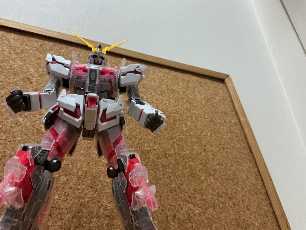 もう直ぐお台場のユニコーンガンダムが無くなってしまうのでお台場のあのポーズで飾ってます