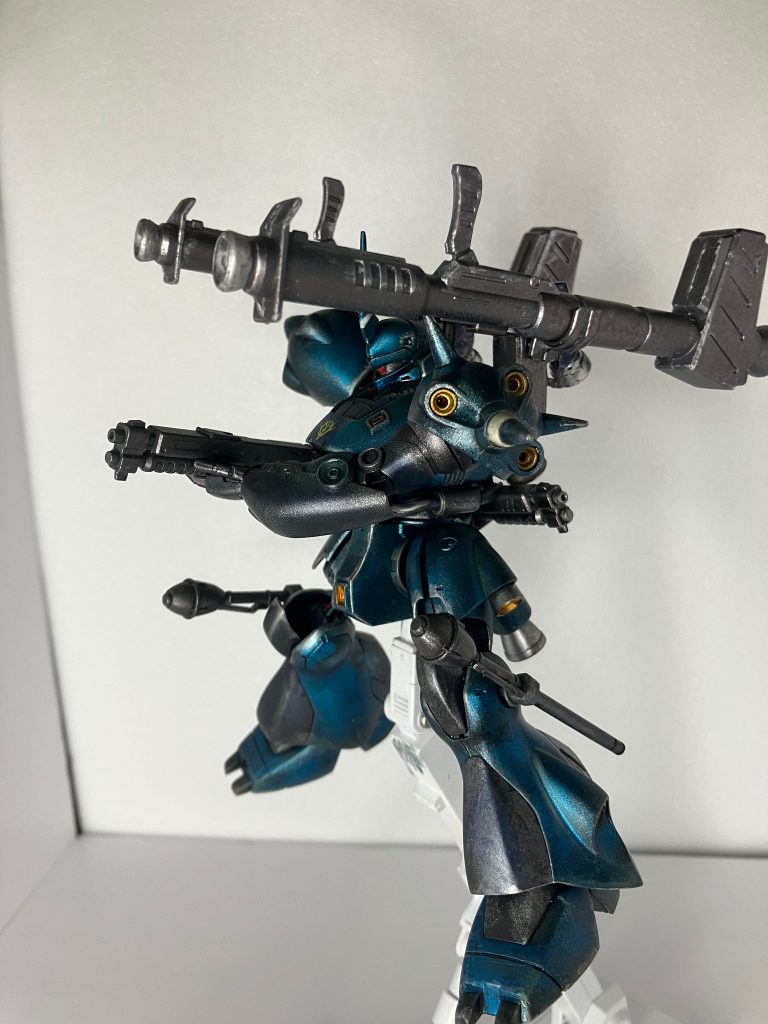 最近アーマード・コアやってたせいで背負ってる武器は前に向けたい癖が出たので、二軸にして前に向ける様にしました。