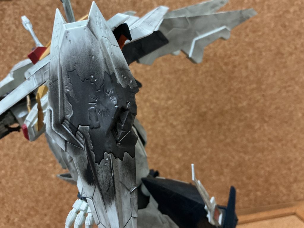 シールドは制作中であげたときよりもっと汚しました