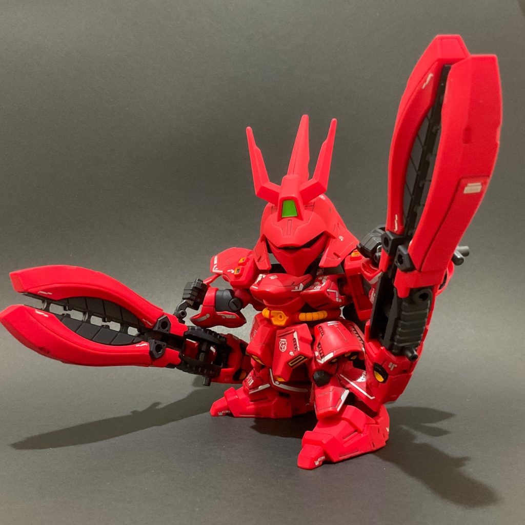 　メタリックデカールの上にツヤ消しコートっていけるん？と思っていたらSC30さんの作品でνガンダム用の同じデカールを使用したツヤ消し仕上げの作品が投稿されていたので参考にさせていただきました。肉眼ではメタリック感も保てていてイイ感じです。
