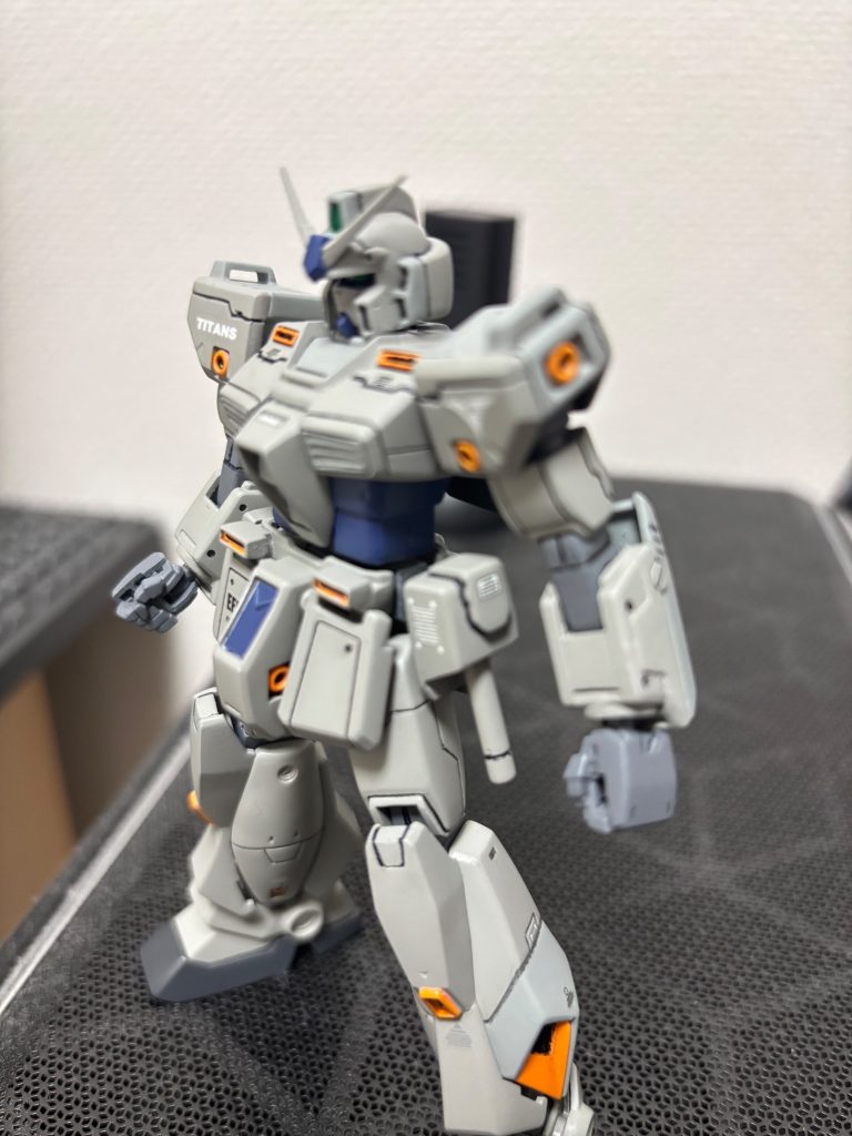 今回の改造にあたりビームサーベルを腰に移設したくて新造しました。アンバランスですがわざと一本に設定したので見慣れたらカッコいいですw