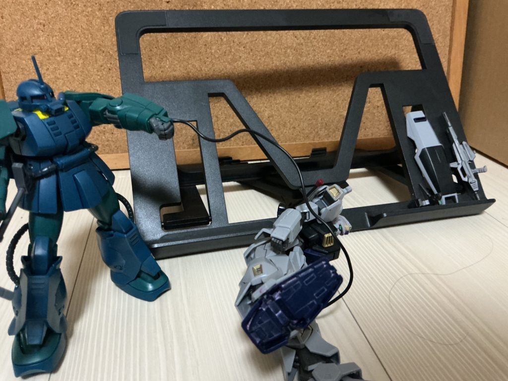 引っ張られてますがw&nbsp;武装はバズーカ以外全てありましたこれ蘇らせるのやばい大変そう