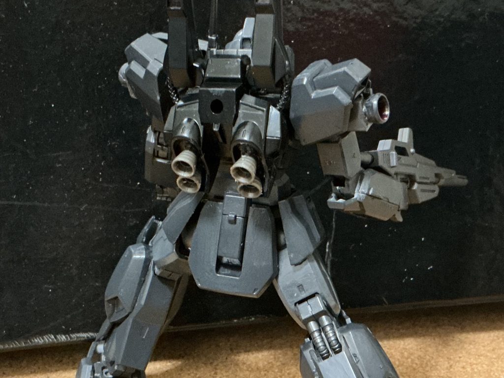 差し色にキットの青を残してますほぼミキシングみたいな工作量で大変でしたw