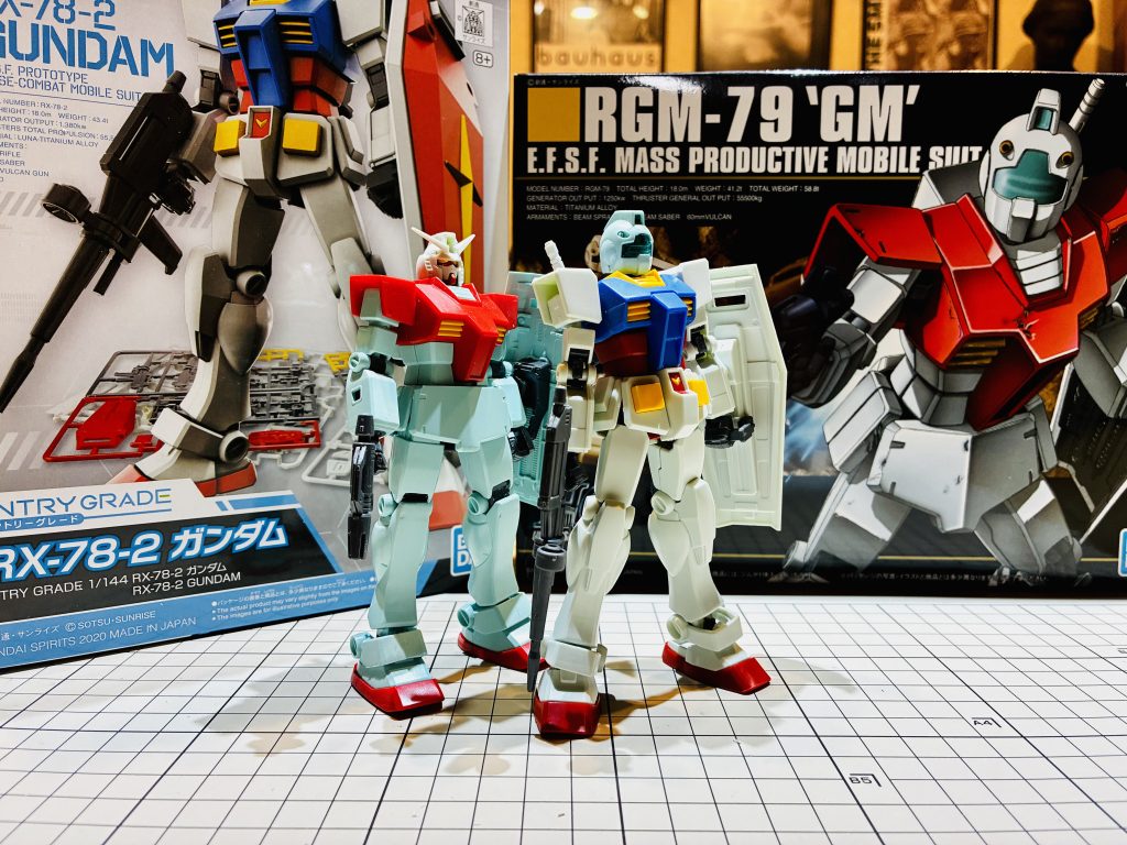 作品名：しかしEGは良いキットですなあ<p>EG ガンダムとHGUC GM 混ぜない方が良い気がしてきました シルエットは俄然カッコいいですけど ジムの凡庸さがなくなってしまうような この二つを合わせても¥1,870。素敵。</p>
