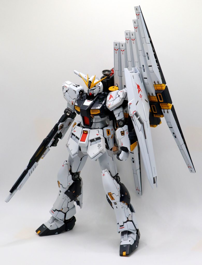 今回は内部フレームを含め、塗り分けを意識して製作しました。ホワイト部分は2色を使い分けつつ、コントラストが強くなりすぎないよう調整。グレー系はアクセントとして控えめに配置し、全体のバランスを重視しています。【カラーレシピ】フレーム：スターブライトアイアン、ライトガンメタル、ステンレスシルバー、スターブライトカッパー、プレミアムブリオンゴールド（あの腕の輪っかのみ）ホワイト：ニュートラルホワイト、ウォームライトグレーブラック：ミッドナイトブルーイエロー：エヴァイエローレッド：フレイムレッド