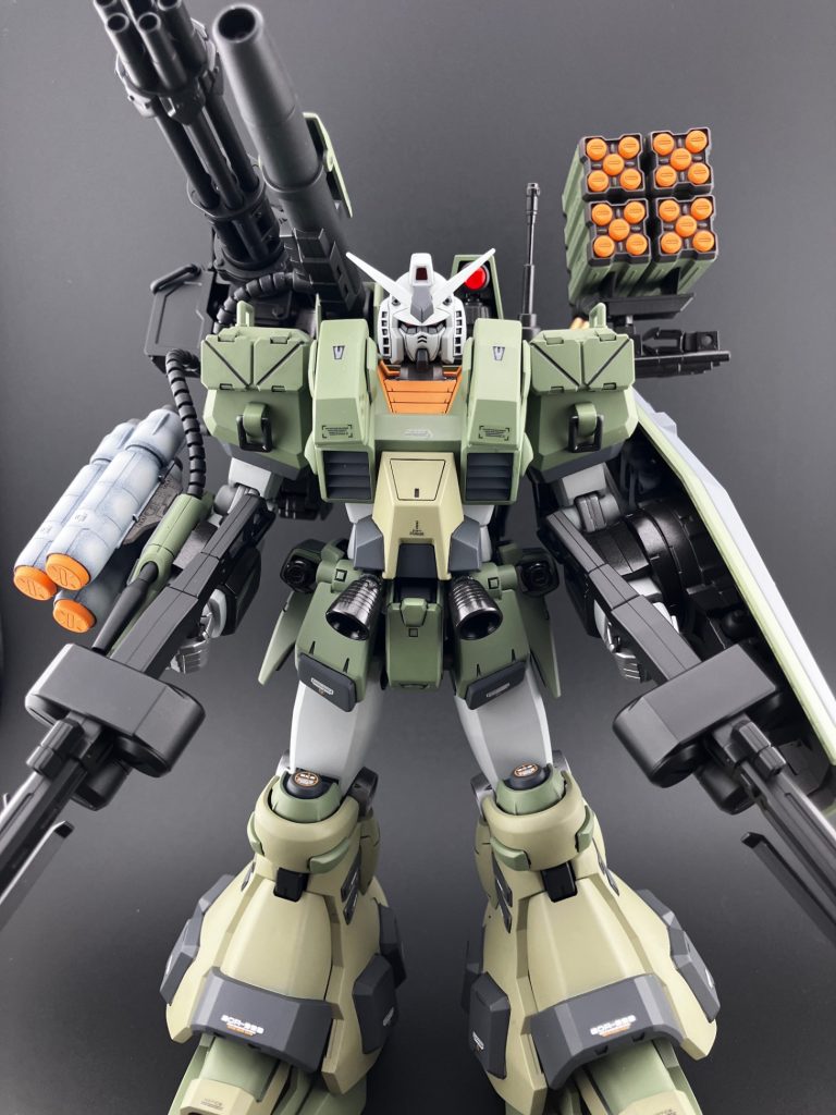 正面から。搭乗したパイロットが、「この機体！当たってもどうということは無い！」と、言ったとか言わないとか。見た目通り、硬いです。