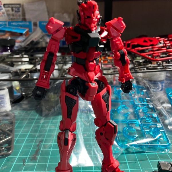 赤いガンダム制作中