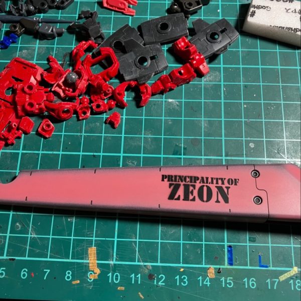 赤いガンダム　制作中