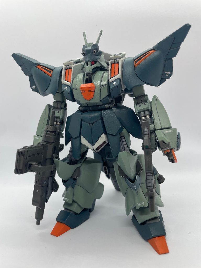 [機体解説]マシュマー・セロの予備機としてガルスJを改修した機体、マシュマーがこれまで搭乗した機体のデータを元に改造されており、ザクⅢ改やハンマ・ハンマのデータを元に強化する事で原型機の問題点であった機動力不足を解決すると同時に機体の汎用性を向上させている。また、ザクⅢ改と同じくアクシズ製のバイオセンサーを搭載している。