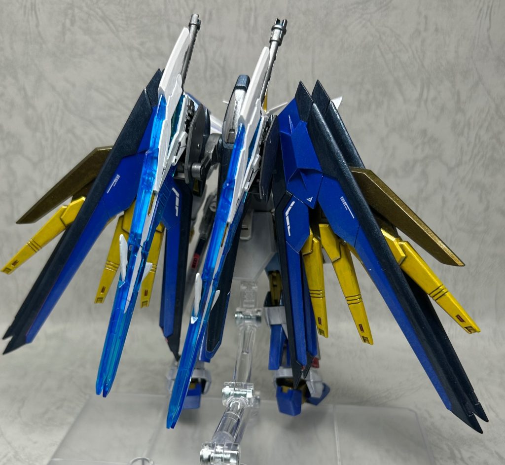 カレトヴルッフを2本追加したので自立が困難になりました。懸架にはデスティニーのものを使用。