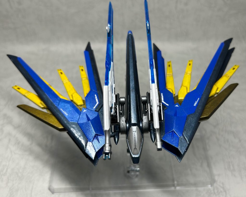 青、紺はエクシードフリーダムに合わせましたがゴールド部は2色に。ファレホトゥルーメタリックから「ラディアントイエロー」と「グリーニッシュゴールド」を使用。