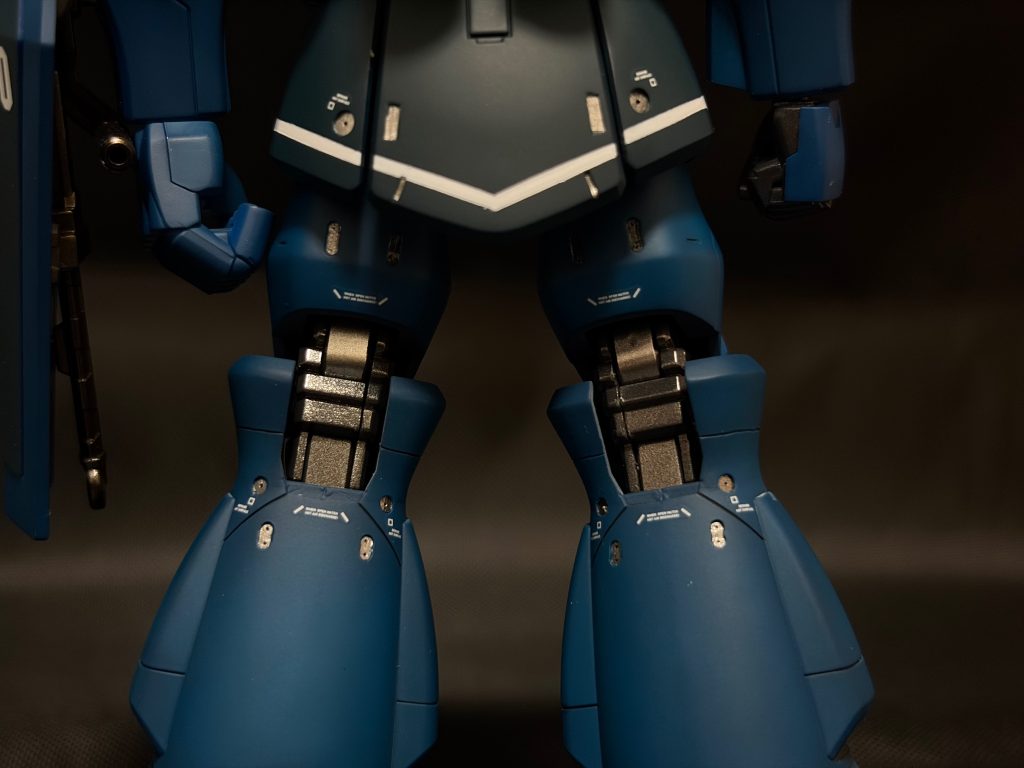 外装からチラチラ見えるフレーム色がとてもかっこいいです。この辺りのディテールの密度感が非常に好み。